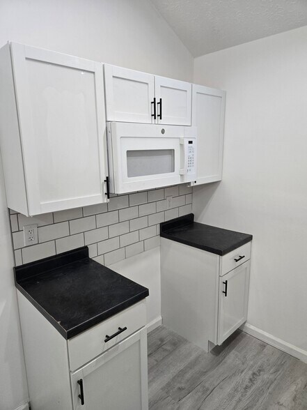 Building Photo - 848 S 23rd St