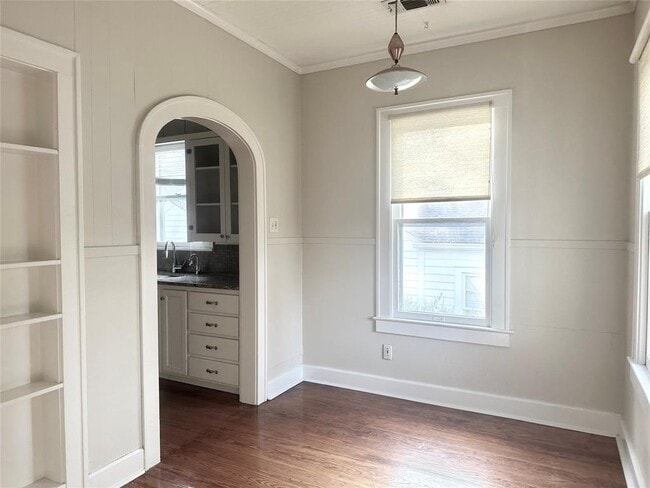 Building Photo - 312 Le Grande Ave