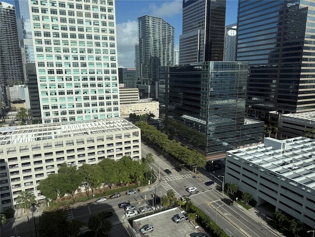 Building Photo - 801 Brickell Bay Dr
