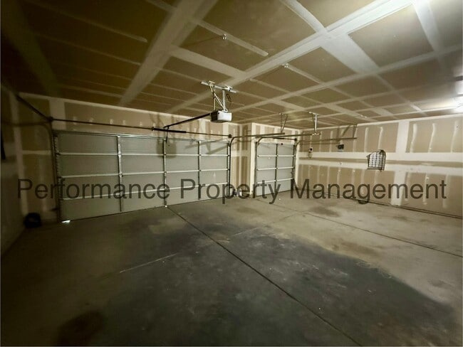 Building Photo - Stunning 4 Bed/3 Bath NW Bakersfield Home ...