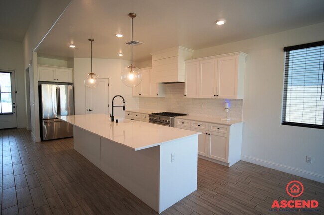 Building Photo - Newly Built Home with Solar in Gossamer Grove!