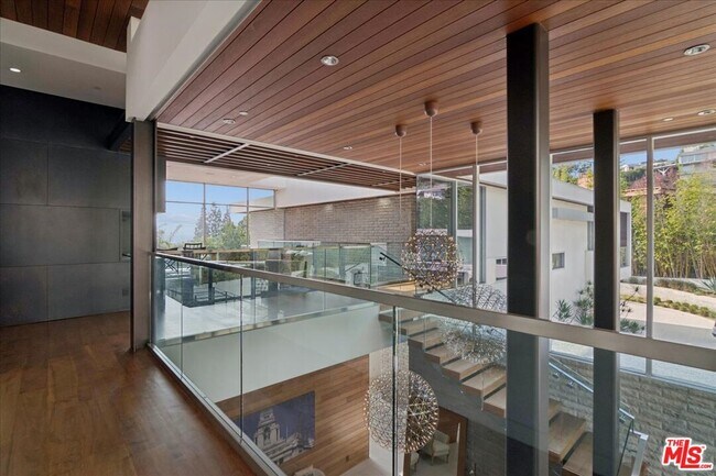 Building Photo - 1232 Sunset Plaza Dr