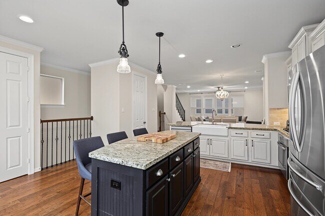 Building Photo - 2713 Shadybrook Meadow Dr