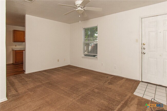 Building Photo - 1703 Cedarhill Dr
