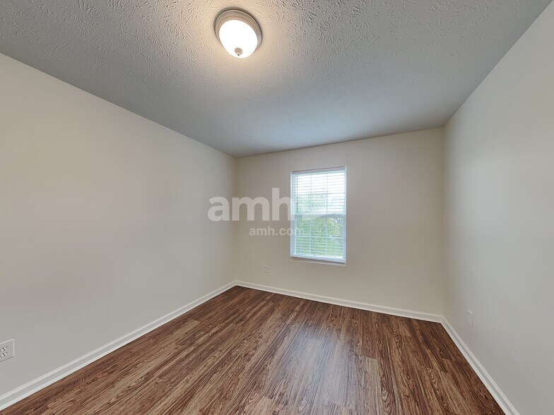 Building Photo - 19327 Fox Chase Dr