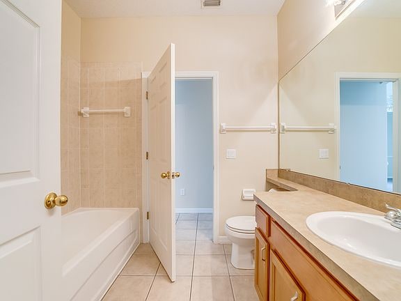 Building Photo - 9712 Heron Pointe Dr