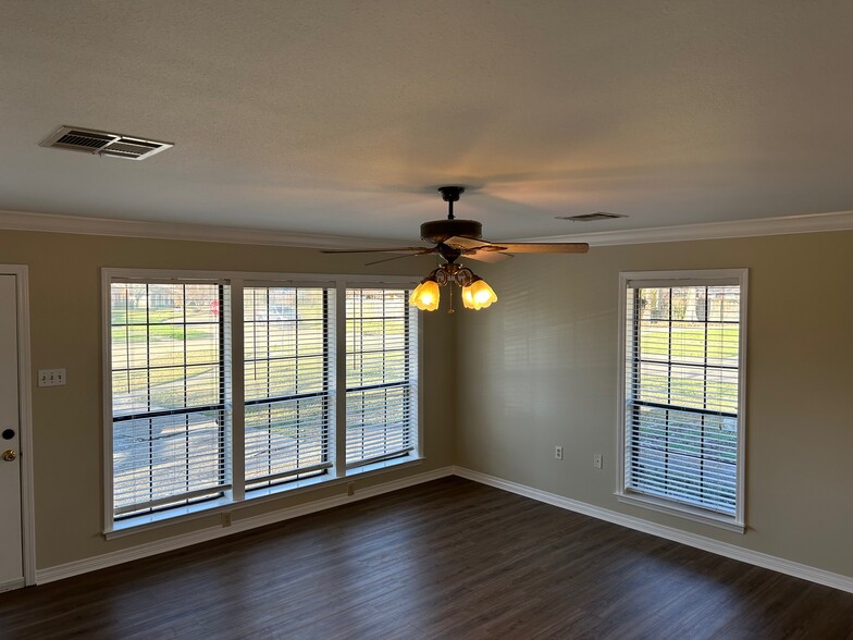 Sun Room - 2856 Woodbrook Dr