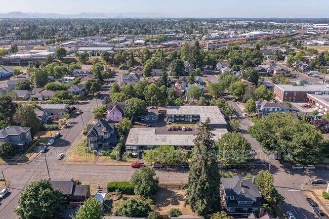 Building Photo - 205 6th Ave SW