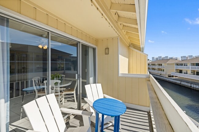 Building Photo - 775 Gulf Shore Dr