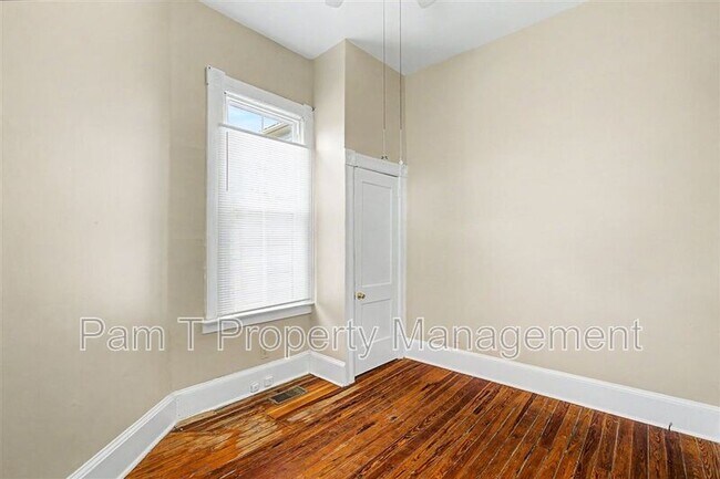 Building Photo - 124 E Henry St