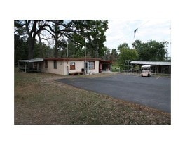Building Photo - Lazy Oaks