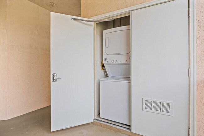 Building Photo - 9981 Perfect Dr