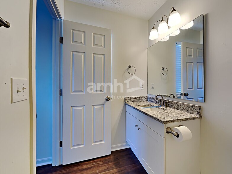 Building Photo - 304 Trout Valley Rd