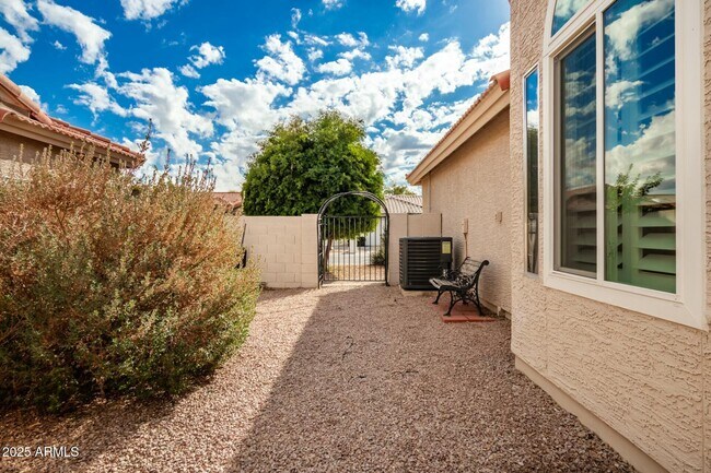 Building Photo - 10428 E Hercules Dr