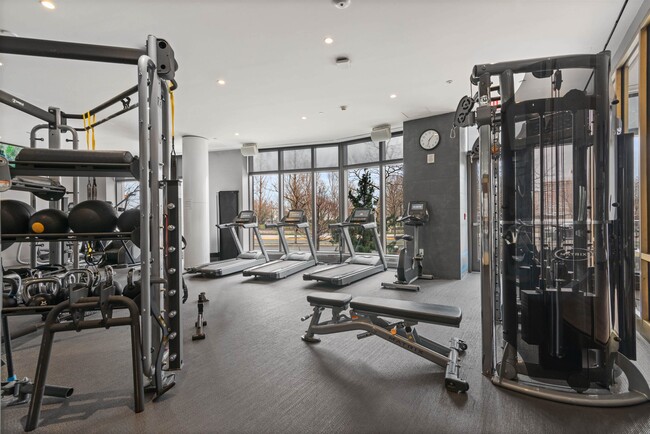 Building Photo - 75 Park Ln S