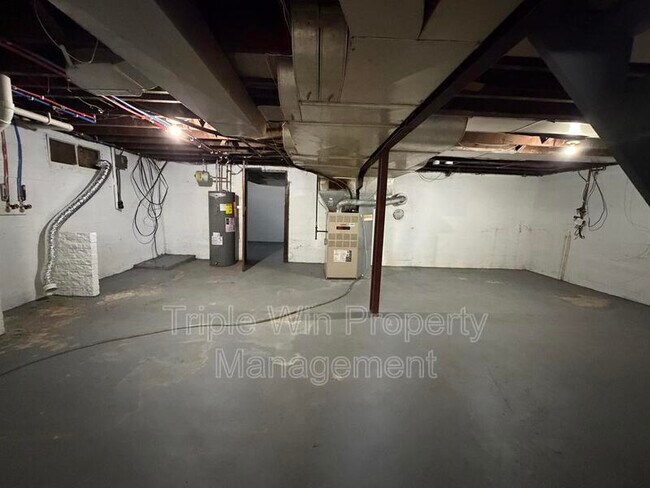 Building Photo - 8385 Latty Ave