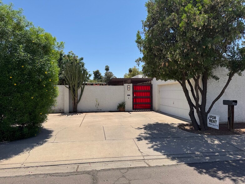 Building Photo - 2131 E Alameda Dr