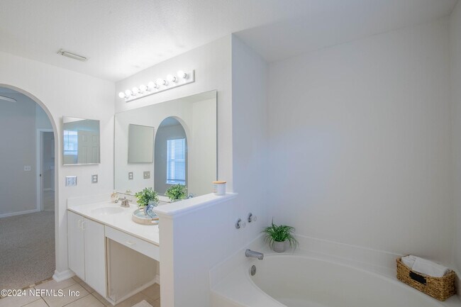 Building Photo - 3158 Ash Harbor Dr E