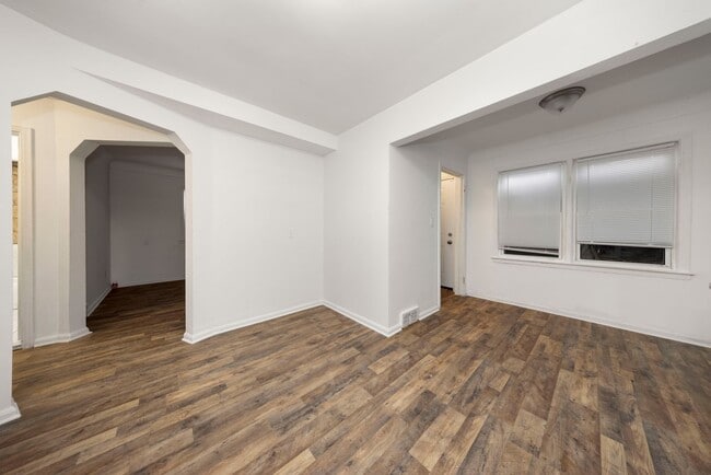 Building Photo - 3 bedroom bungalow $1199/month