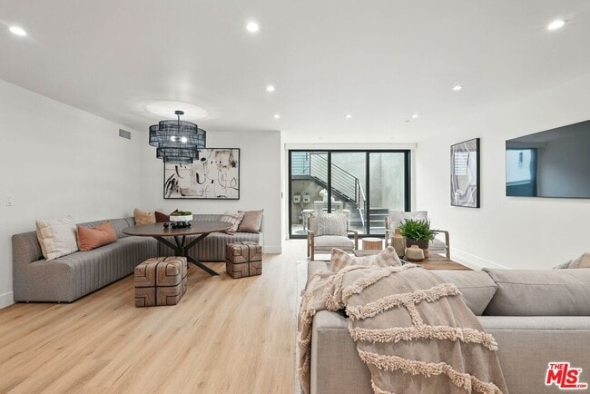 Building Photo - 913-913 1/2 N Beverly Glen Blvd