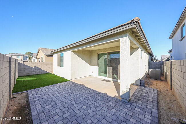 Building Photo - 14651 W Valentine St