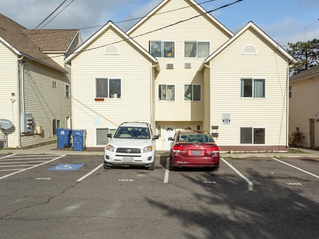 Building Photo - 1609 E Hartson Ave