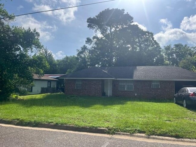 Primary Photo - 2 Bed 1 Bath House