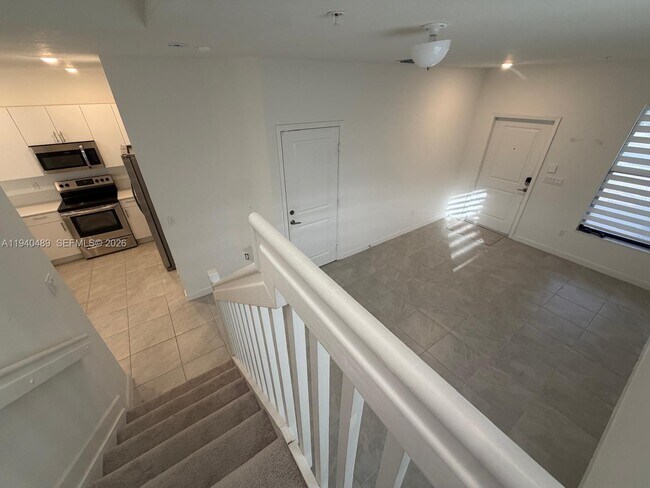 Building Photo - 286 SW 159th Dr