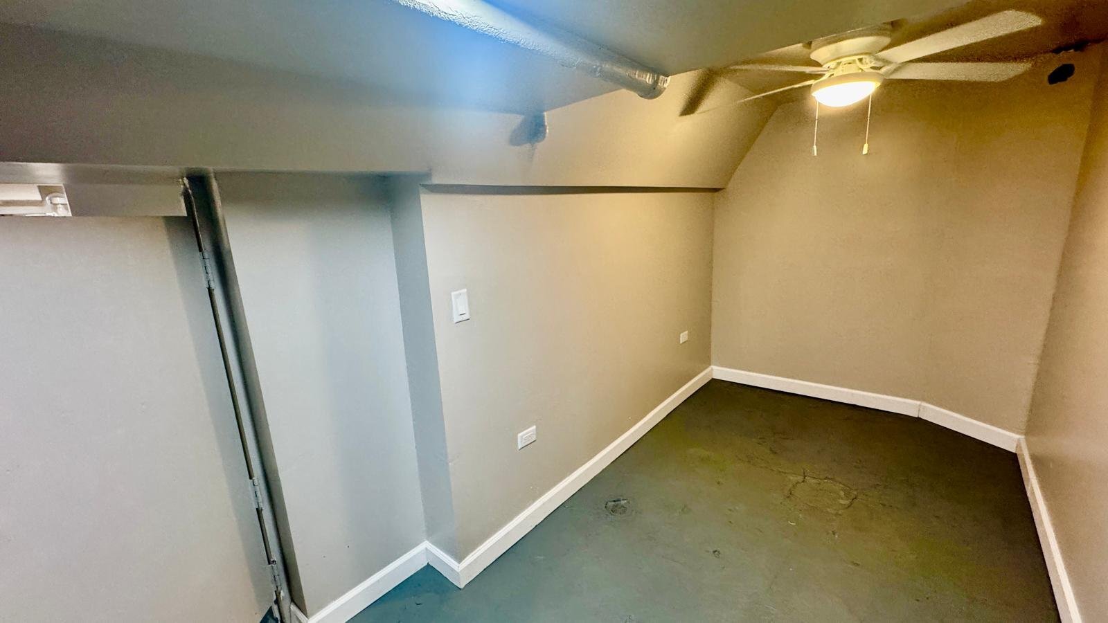 Building Photo - 1254 N Bosworth Ave