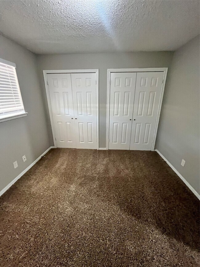 Building Photo - 22318 Meadowgate Dr