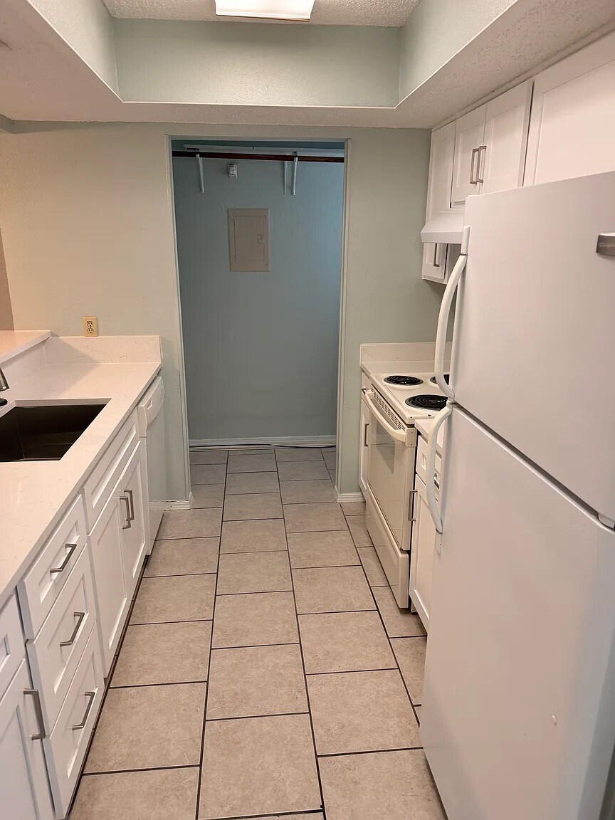 Building Photo - 13616 Dutch Myrtle