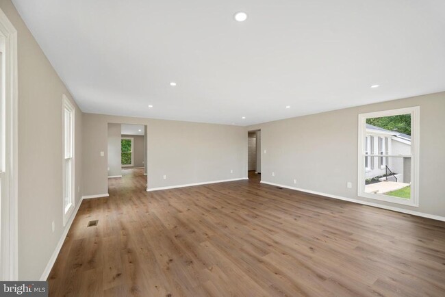 Building Photo - 8200 Clay Dr