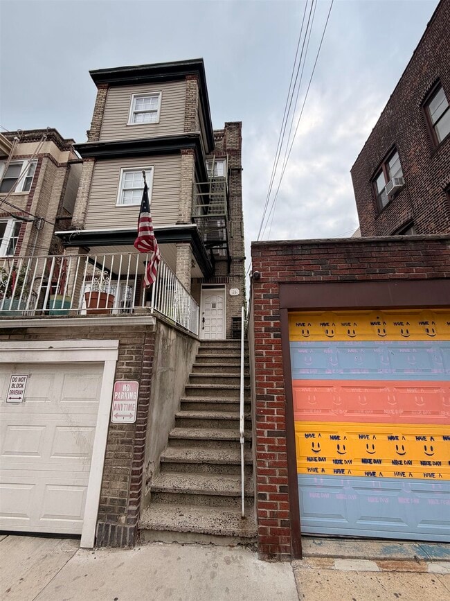 Building Photo - 53 64th St