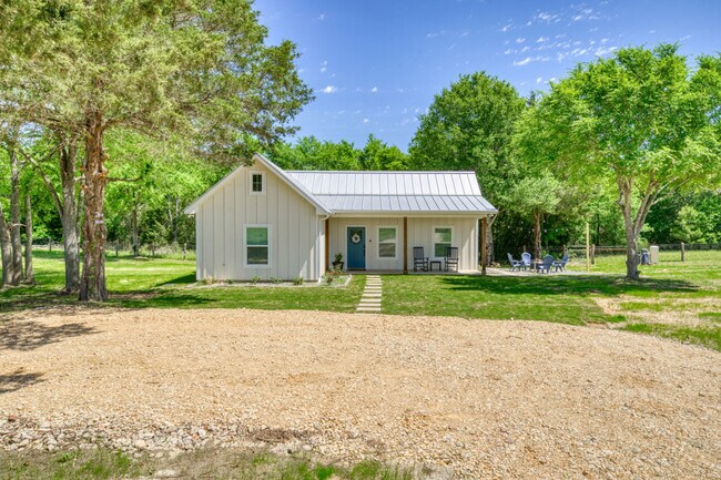 Building Photo - 8300 Lone Star Rd