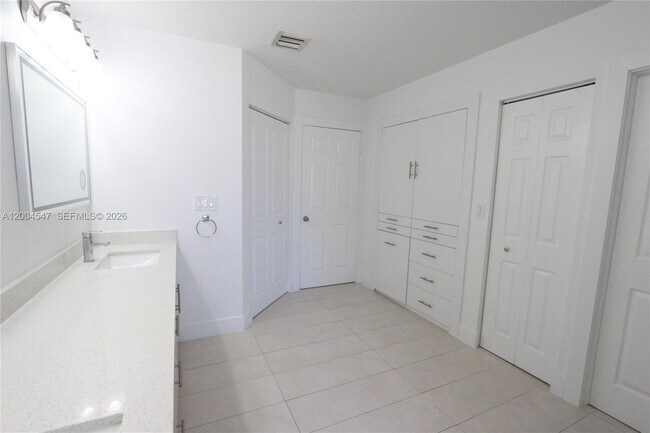 Building Photo - 7392 NW 112th Ct