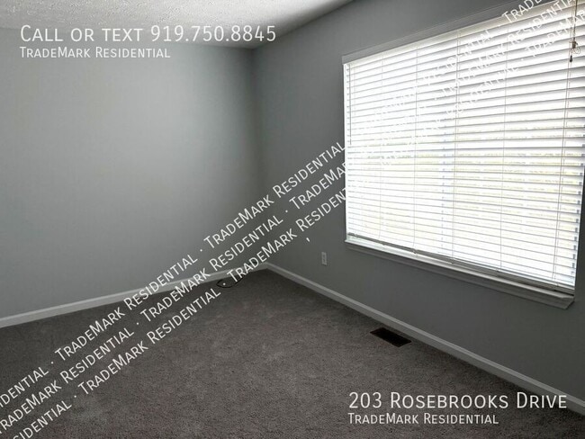 Building Photo - 203 Rosebrooks Dr