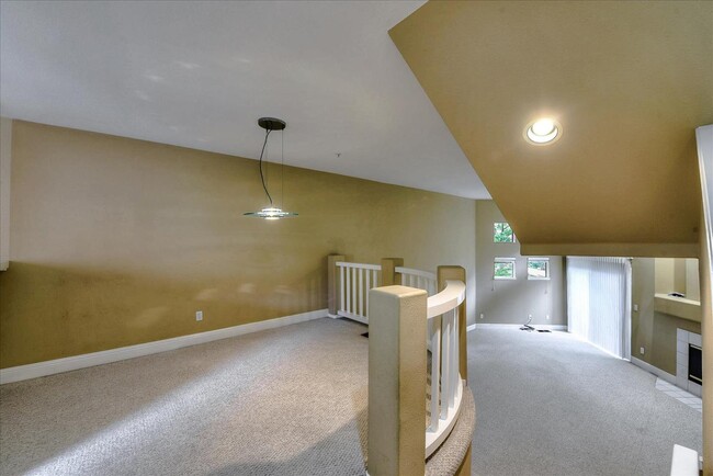 Building Photo - 990 Alpine Terrace