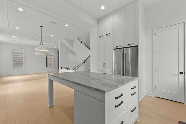Building Photo - Exclusive Montrose Residence W/ High-End D...