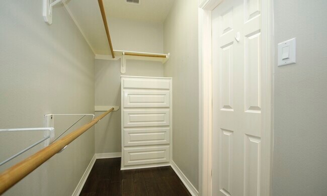 Building Photo - 1515 Olive Park