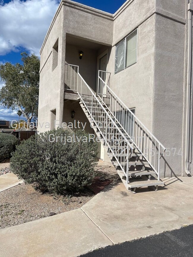 Building Photo - 3801-3807 S. Queen Palm