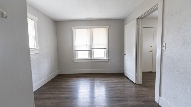 Building Photo - 725 N 10th Ave