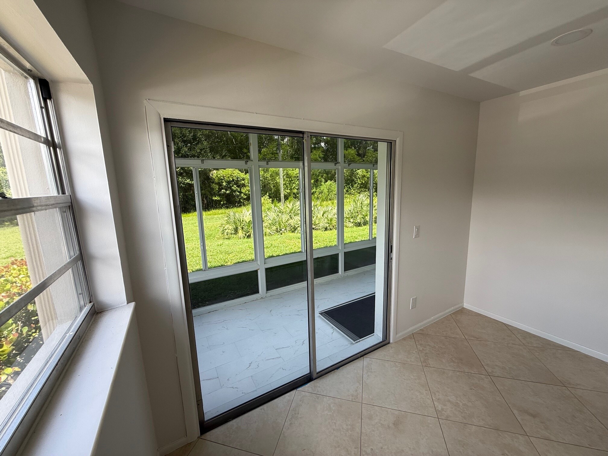 Building Photo - 2 Lake Vista Trl