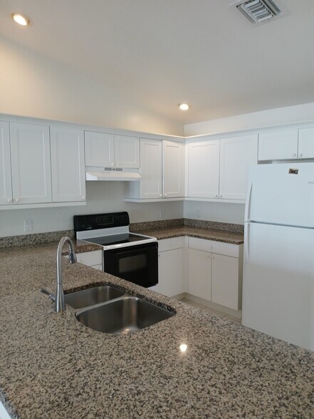 Kitchen - 1411 Gleason Pky