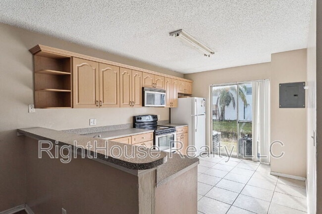 Building Photo - 3651 N Goldenrod Rd