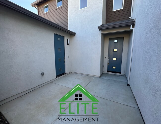 Building Photo - Spacious 5-Bedroom Home with Private In-Law Suite in Desirable Natomas Location