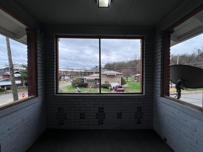 Building Photo - 610 Short St