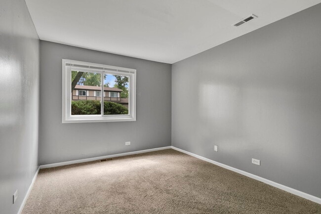 Building Photo - 5838 Woodgate Dr