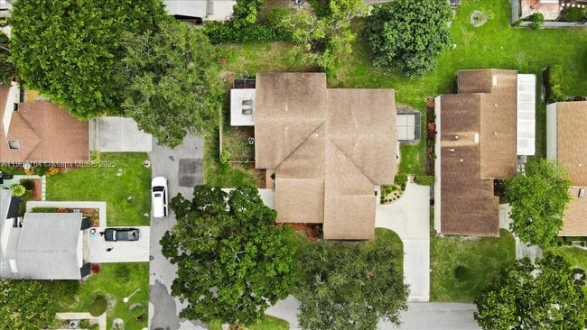 Building Photo - 901 NW 26th Ave