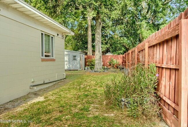 Building Photo - 1370 Labelle St