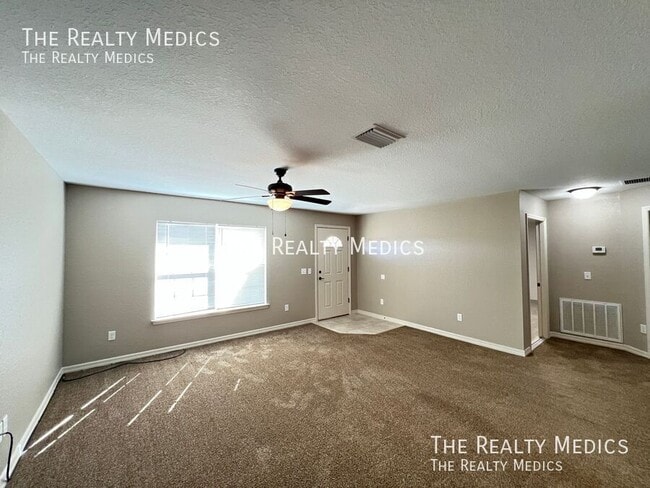 Building Photo - 53 Maple Dr